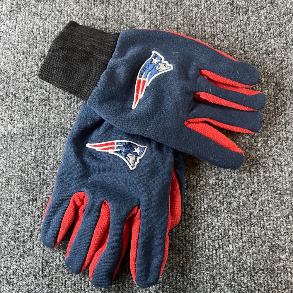 NFL New England Patriots Team Logo Sports Gloves w No-Slip PVC Grip‎